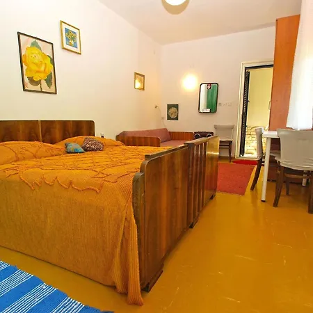 Apartment Fuer 2 Personen Ca 23 Qm In Stinjan, Istrien Istrische Riviera Stinjan